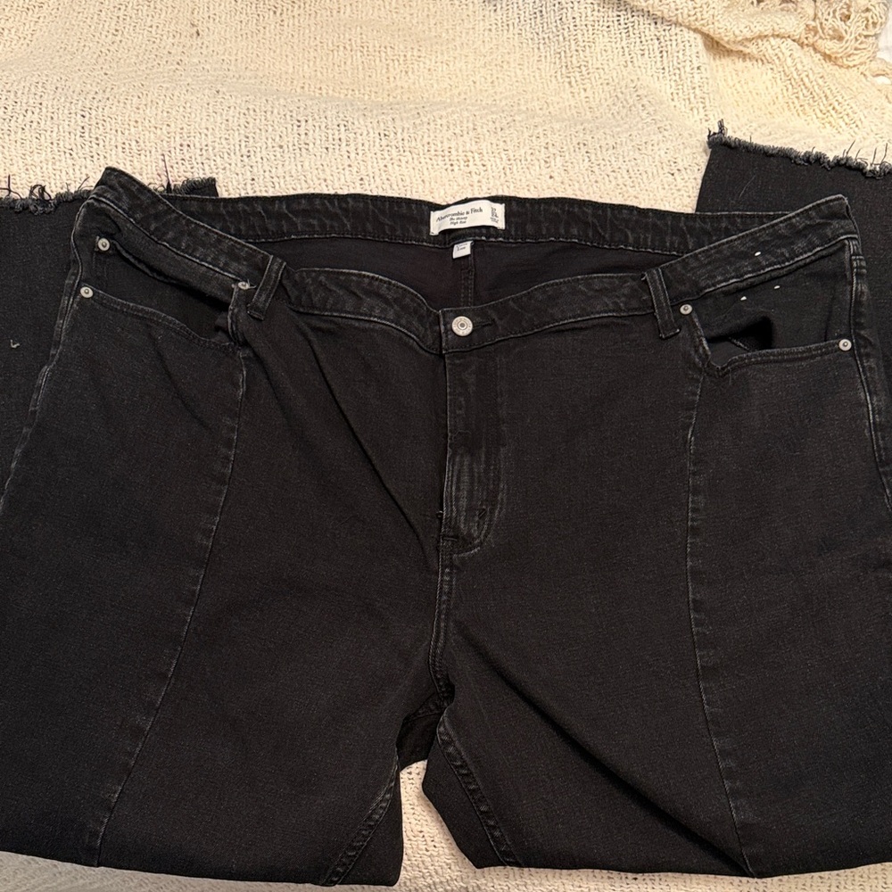 Abercrombie & Fitch Women's Curve Love Black Relaxed Jeans